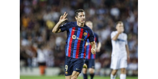 Robert Lewandowski raggiunge l'obiettivo della Champions League all'FC Barcelona